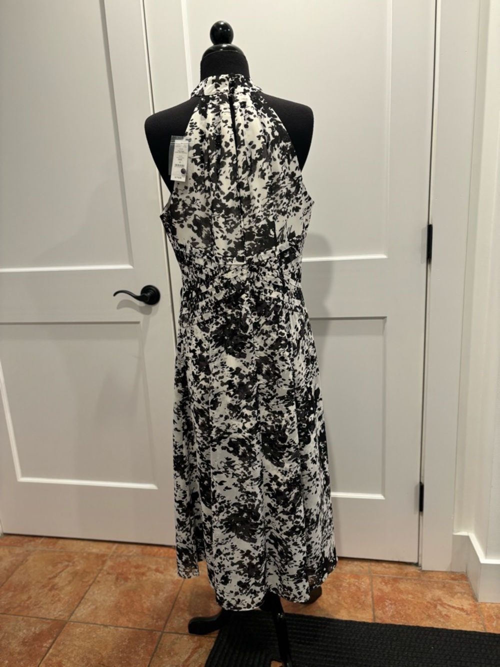White House Black Market NEW Chiffon Halter Floral Midi Dress White Black 12 - Picture 3 of 16